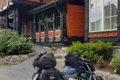Hotel oder Campingplatz? /Hotel or campsite?