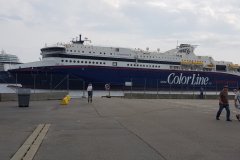 Fähre kommt ...../Ferry shows up.