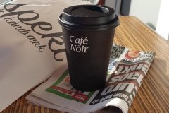 Das übliche Frühstück, nach vielen Tagen mit Tageszeitung.The usual breakfast, after a ncouple of days with newspaper.