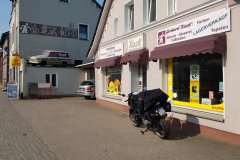 Erstes Frühstück unterwegs, 2 belegte Brötchen und 1 Kaffee. 3,80€, nur schwer zu schlagen.First breakfast on the road, 2 buns with cold cuts and 1 coffee. 3,80€, hard to beat that price.