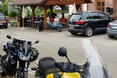 Kleiner Zwischenstoppbei Freunden von Rolf, nach 10 Jahren. /
Short stopp to visit friends of Rolf after 10 years.