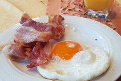 Nichts ersetzt ein gutes Frühstück! /
Thereś no substitute for a good breakfast.
