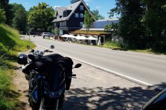 Noch inmal ein Stop bei Niedereschbach, kalte Getränke bei 30 Grad. /
Another Stop close to Niedereschbach, cold drinks at 30 degrees.