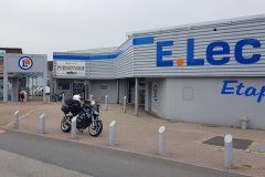 Mal was einkaufen, bevor es auf den Campingplatz geht.Doing some Shopping, before i search a campground.