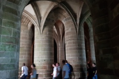 Es heißt, dies sei die Kammer der großen Säulen, was offensichtlich ist./It is said that this is the chamber of the great pillars, which is obvious.