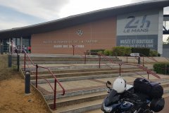 Ich darf nicht auf die Rennstrecke, wegen dem Gepäck. Also gehe ich ins Museum. / I can't go on the track, luggage is forbidden. So i take the museum.
