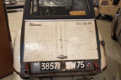 Diese Ente ist rumgekommen. / This 2CV got around.