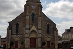 Zigaretten sind schwer zu finden, Kirchen hingehen sind in jedem Ort erhältlich. / Cigarettes are hard to find, churches are available in every town.