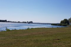 Hinter dem Campingplatz der Lac du Champagne. / Behind the campground the Lac du Champagne.