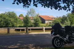 Zigarettenpause in Couvertpuis. / A cigarette break in Couvertpuis.