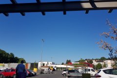 Und wieder ein heißer Tag unter wolkenlosem Himmel. / Again, a hot, sunny day under a clear, blue sky.