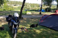 Mein Setup für heute Nacht. Campingplatz in der Stadt, aber an der Mosel. / My setup for tonight. A campground in the city, at the river Mosel.