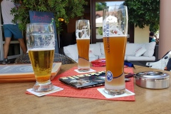... wie gesagt, kalte Getränke für alle.
..... as written before, cold drinks for all.